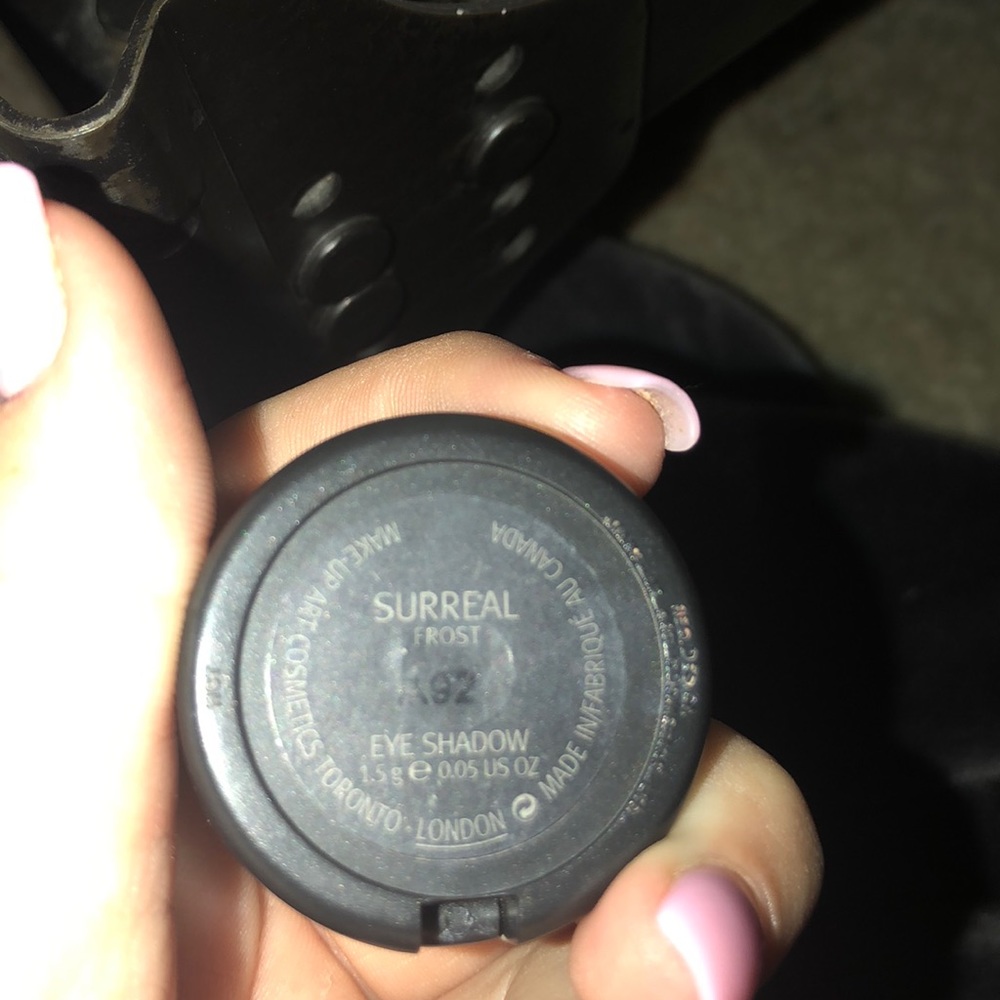 MAC single shadow - Picture 4 of 4